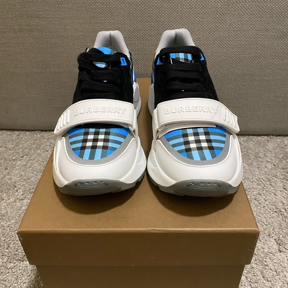 Burberry Sneakers - Picture 1 of 4